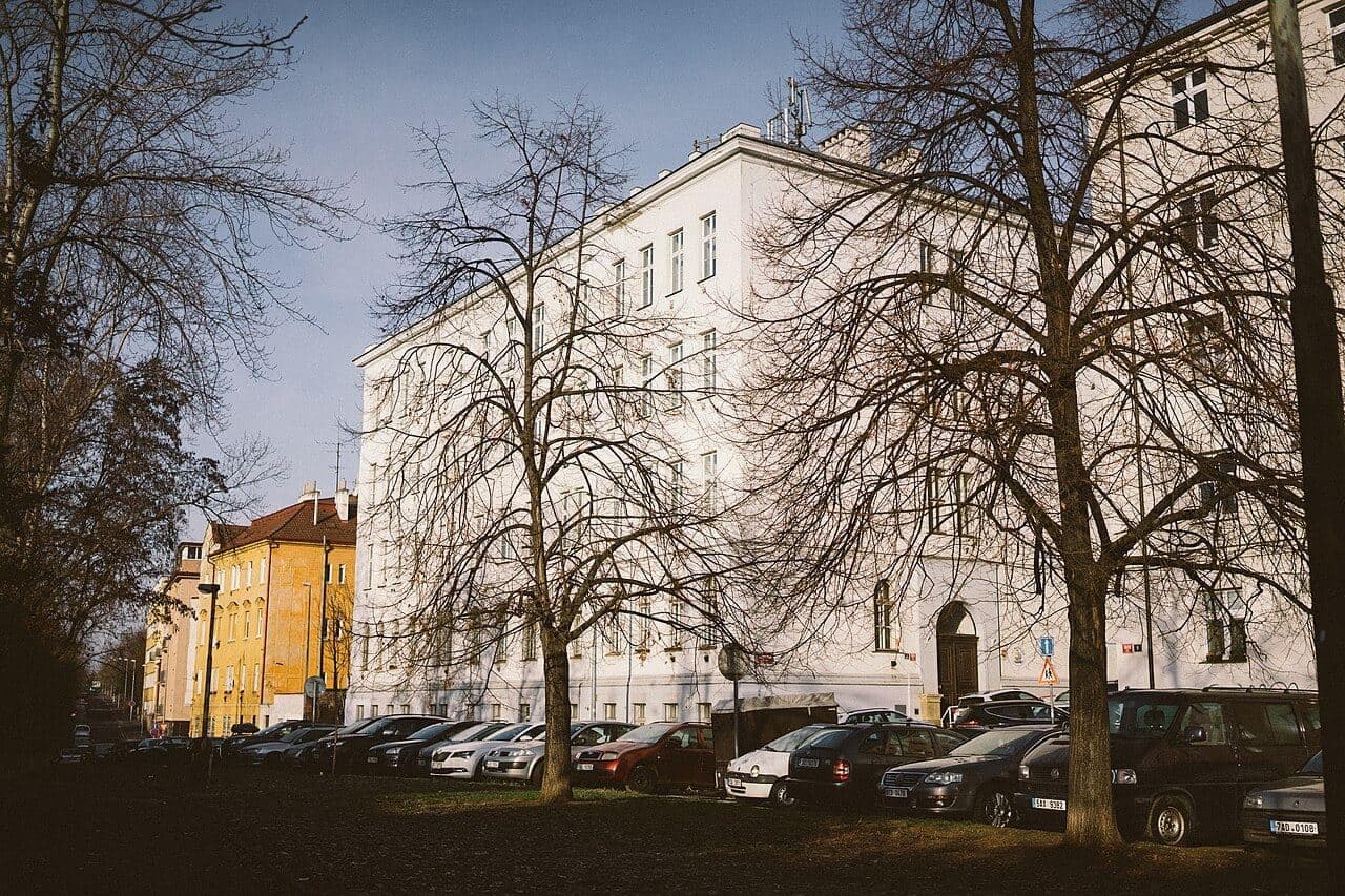 Вища школа AMBIS, АТ — 3