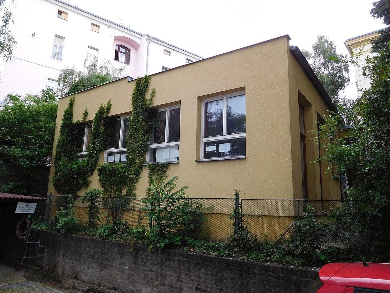 Вища школа AMBIS, АТ — 6