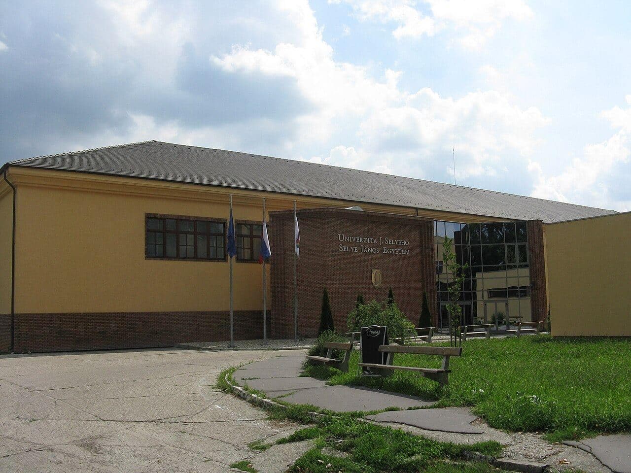 Faculty of Economics and Informatics — 6