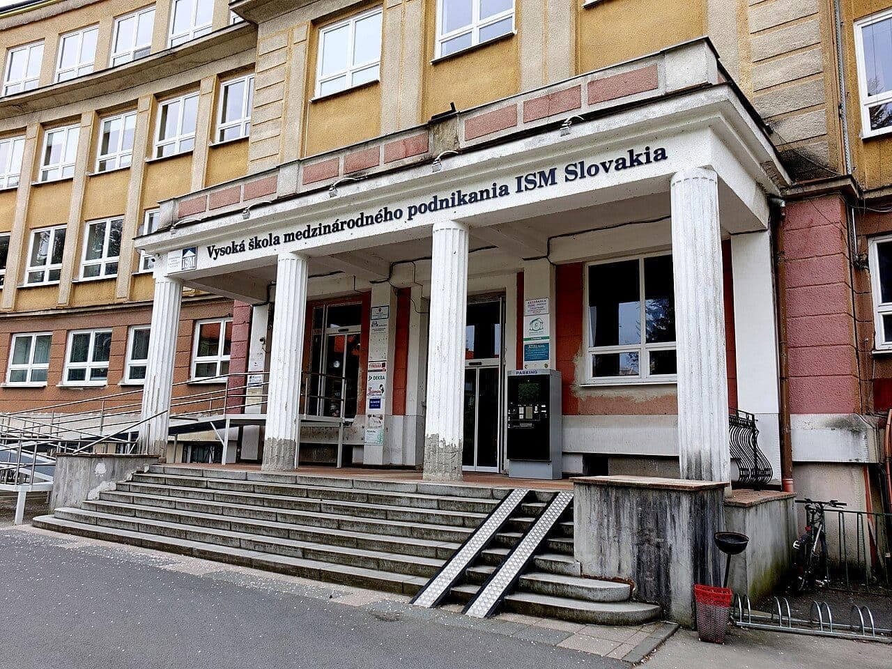 Вища технічна та економічна школа в Пряшові, ТОВ — 2