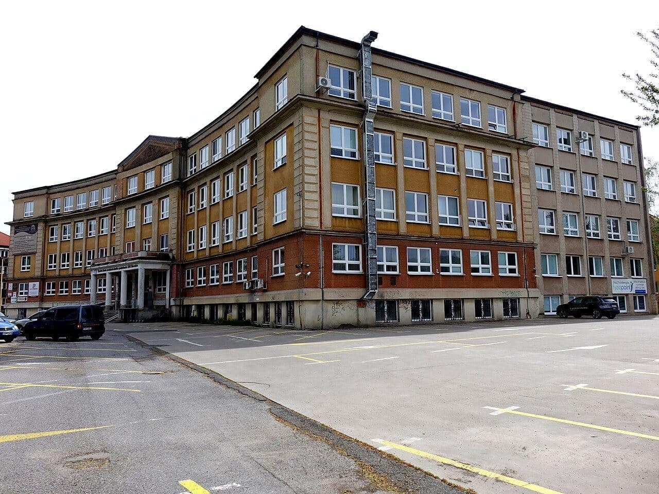 Вища технічна та економічна школа в Пряшові, ТОВ — 6
