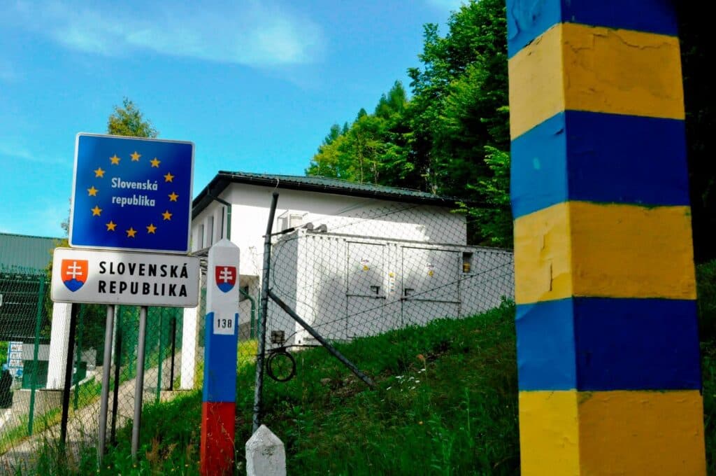 Перші кроки у Словаччині — що робити в перші дні, тиждень і місяць