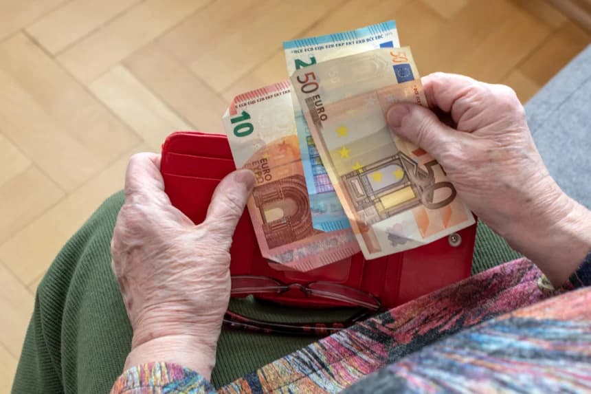 Пенсія у Словаччині для українців — стаж, мінімальна виплата і українська пенсія