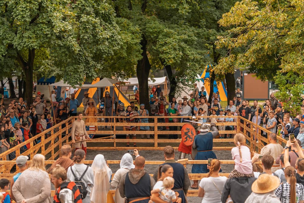 Средневековье в Вракуне: рыцарские турниры, огненное шоу и древние ремесла
