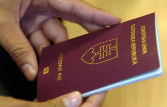 Як отримати ПМЖ та громадянство у Словаччині