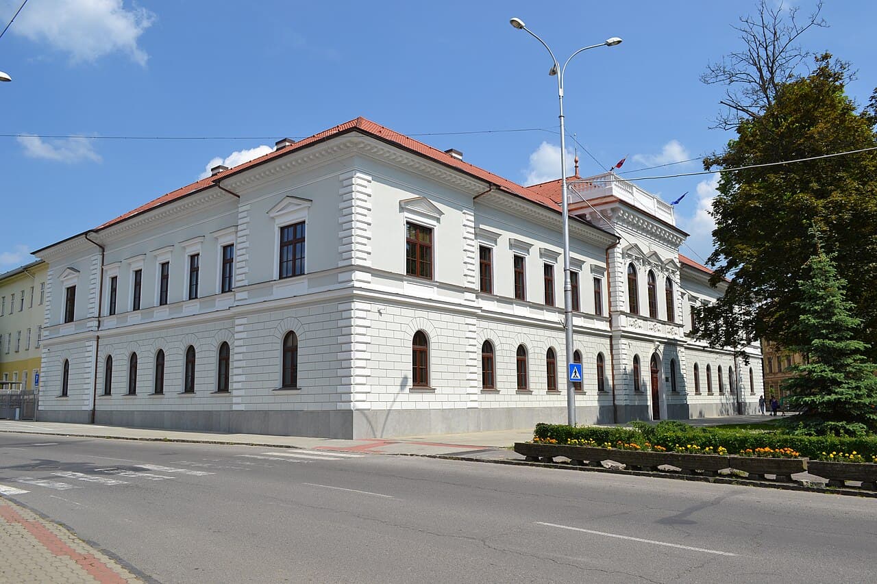 Як відкрити фірму s.r.o. у Словаччині — ціна, кроки і нотаріус з 17 серпня 2026